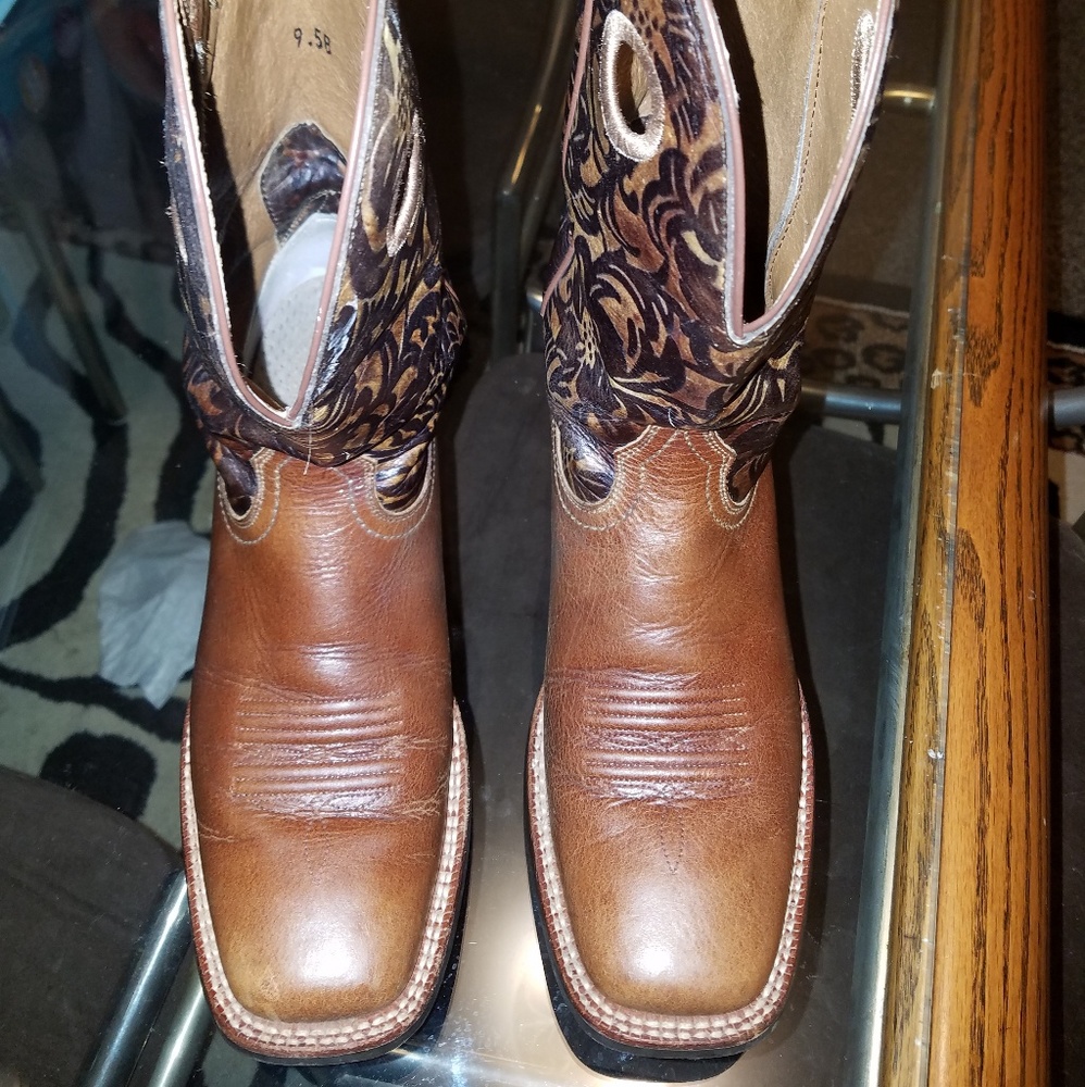 Womens Ariat boots size 9.5 B